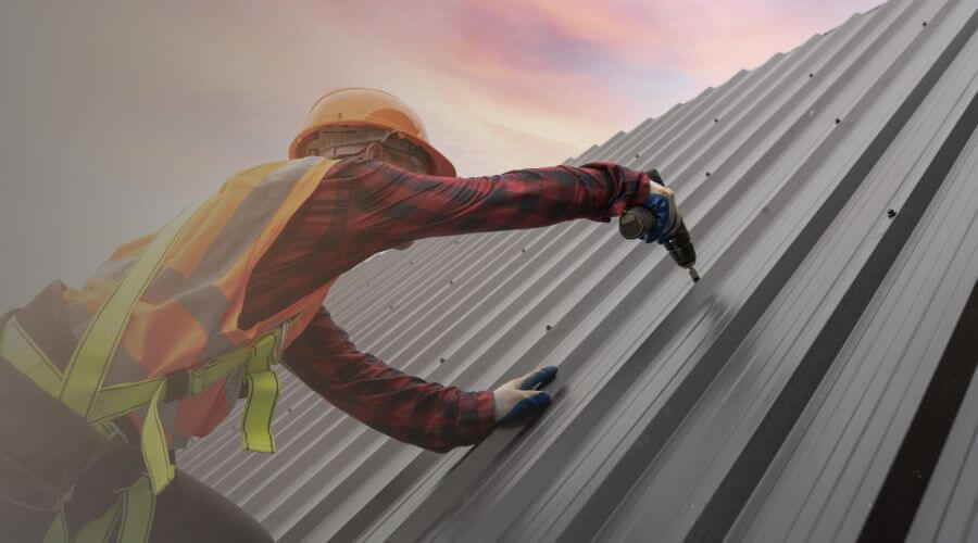 Professional gutter cleaning in Cave In Rock, IL